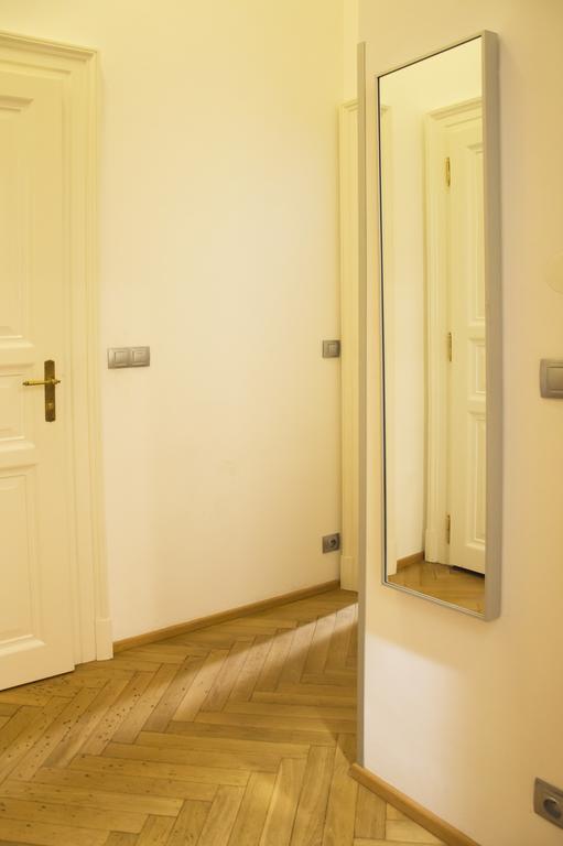 Modern Apartment Vsehrdova Prague Exterior photo