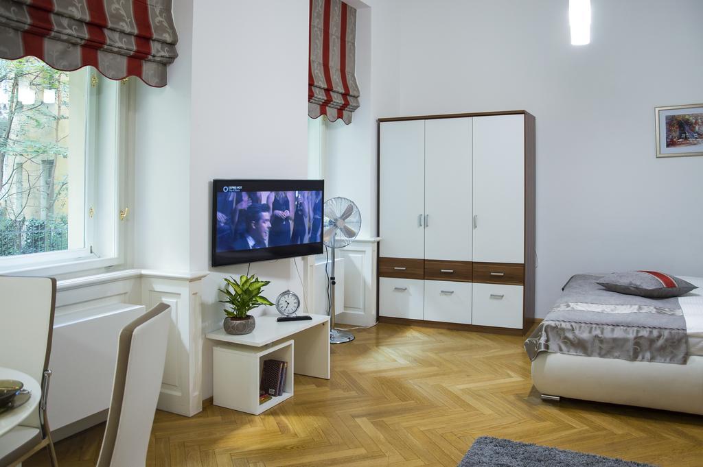 Modern Apartment Vsehrdova Prague Exterior photo